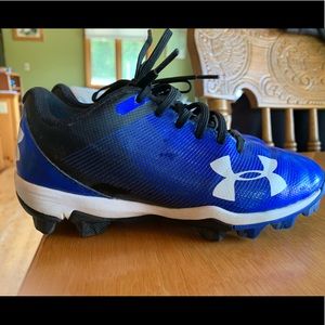 Boys cleats